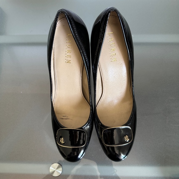 Lauren Ralph Lauren - Black Patent Leather Wedge Gold Trim Logo Pump - Picture 2 of 9